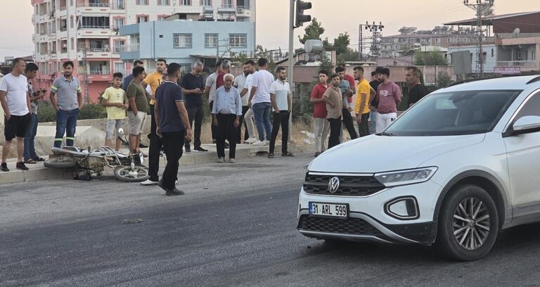 hatayda-cip-ile-motosiklet-carpisti-surucu-hayatini-kaybetti-SlcT5xST.jpg