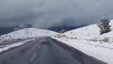 Ardahan’ın yüksek kesimlerine kar yağdı