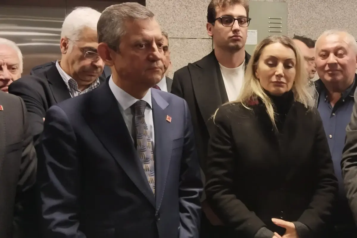 ozgur ozel dilek imamoglunun diplomatik pasaportu iptal edildi r2AFUmYc.jpg