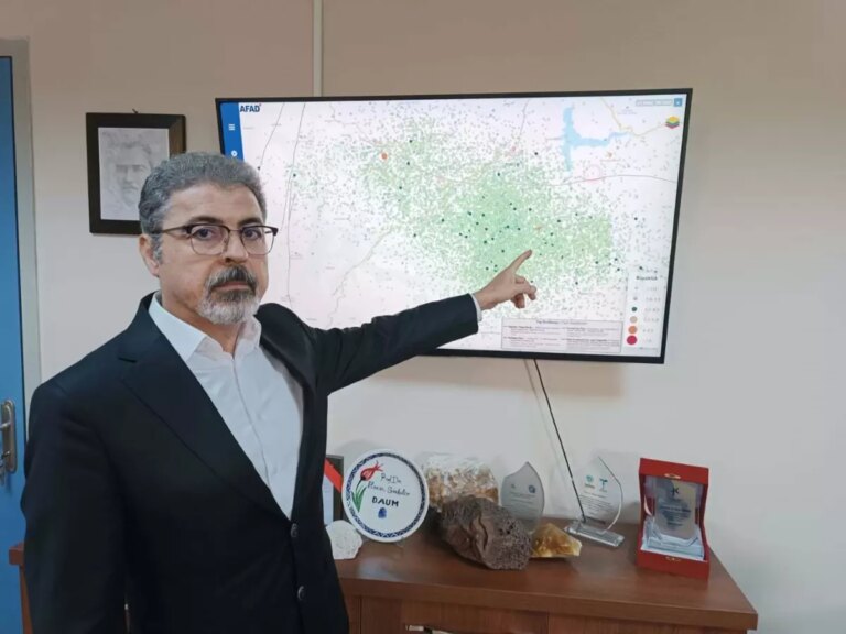 sindirgida deprem uyarisi yeni sarsintilar olabilir YvFlhSTJ.jpg