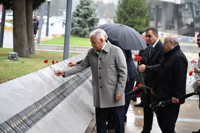 tdt aksakallar heyeti baskan yildirim azerbaycanda JI7TPj48.jpg