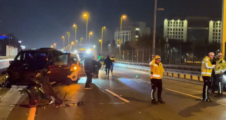 istanbulun-gobeginde-feci-kaza-trafik-sikisti-seritler-kapandi-NtFQ6YIF.jpg