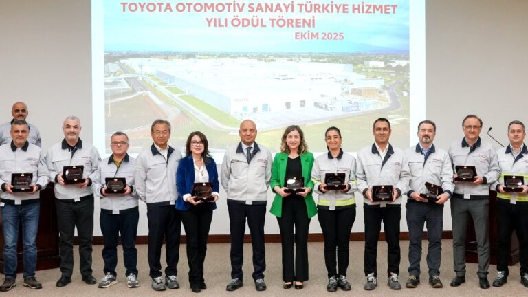 toyota-turkiye-calisanlarini-odullendirdi-Ojd3FC7x.jpg